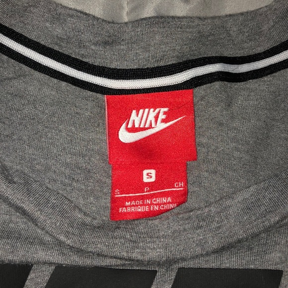Nike Crop Top - Picture 2 of 3